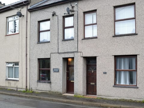 Mid-terrace holiday cottage | Quarry Cottage, Bethesda, near Bangor