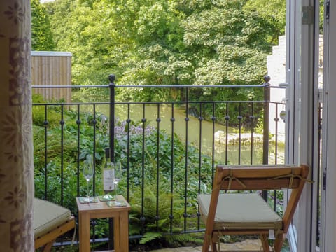 Delightful balcony area | Dippers’ Folly - Jeffries Mill Cottages, Spring Gardens, Frome