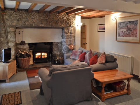 Living room | Llwyn y Brig Isaf, Trefor, nr. Caernarfon