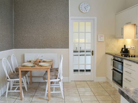 Spacious kitchen/ dining room | Yr Hen Fanc, Trawsfynydd, near Blaenau Ffestiniog