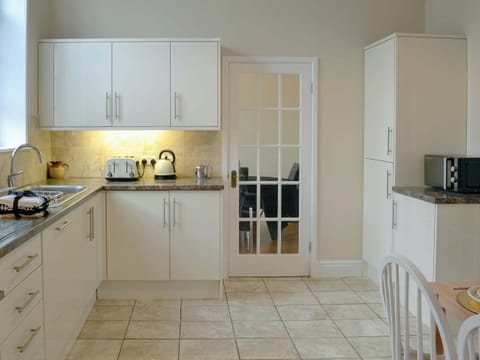 Well equipped kitchen | Yr Hen Fanc, Trawsfynydd, near Blaenau Ffestiniog