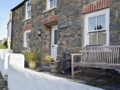 Small enclosed courtyard with sitting-out area and garden furniture | Preswylfa, Trefin, near St Davids