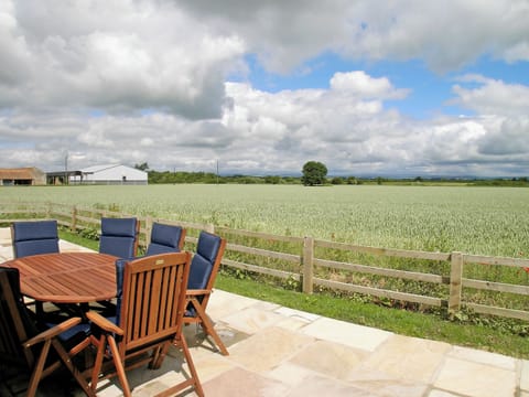 Sitting-out-area | Wandale Barn, Slingsby, York