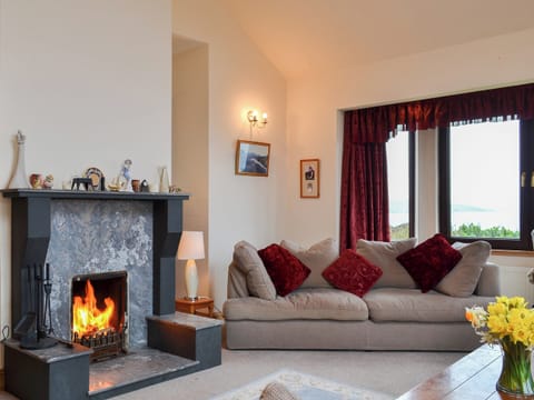 Cosy and inviting living/dining room | Sealladh Lingeigh, East Kilbride, near Lochboisdale, South Uist