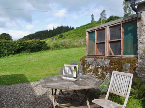 Enclosed lawned garden and patio area | Westerton Lodge - Westerton, Crieff