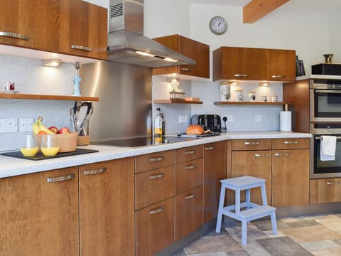 Spacious and well-equipped kitchen | The Roundel, Balmullo, near St Andrews