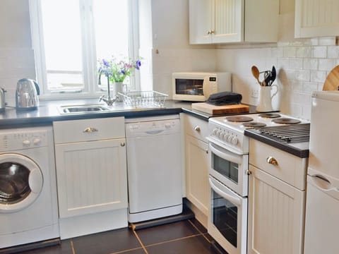 Kitchen | Swallows Barn - Gwedna Barns, Godolphin Cross, Helston