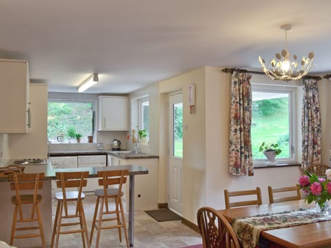 Large kitchen/diner with breakfast bar | Bellegrove Cottage, Watermillock, Ullswater