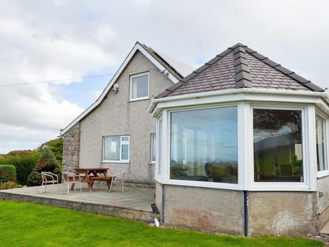 Patio with garden furniture | Rhandir-Mwyn, Pontllyfni, near Caernarfon