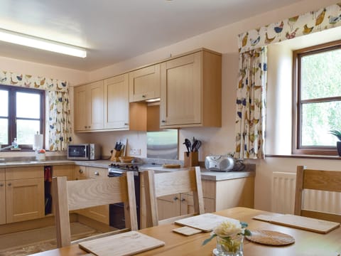 Convenient dining area within kitchen | Stildon Manor Cottage, Menith Wood