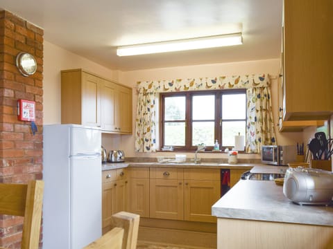 Convenient dining area within kitchen | Stildon Manor Cottage, Menith Wood