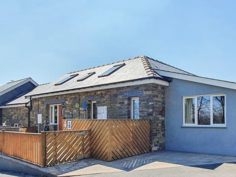 Delightful slate built single storey holiday cottage | Beudy Bach - Bwlch Y Person Barns, Dihewyd, near Aberaeron
