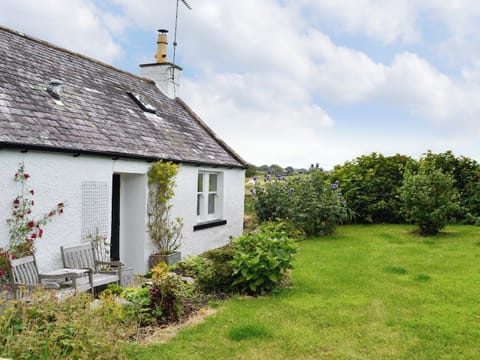 Stunning cottage with picturesque views | Gullieside Cottage, Kirkandrews, near Kirkcudbright