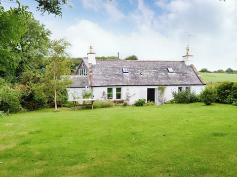 Beautifully presented cottage with breath-taking views | Gullieside Cottage, Kirkandrews, near Kirkcudbright
