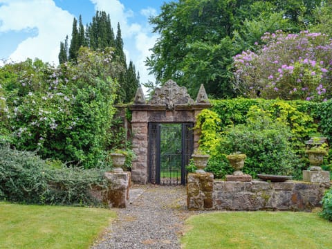 Attractive garden and grounds | Gilmilnscroft Estate - Gilmilnscroft Gatehouse, Gilmilnscroft Estate - The Old Stables - Gilminscroft Estate, Sorn, near Ayr