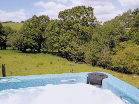 Hot tub | Woodside Lodge, Nr. Llandrindod Wells