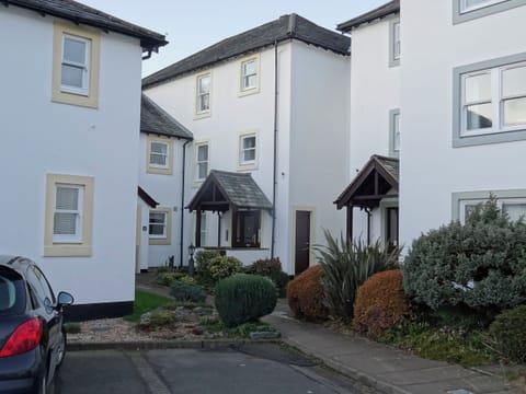 Lovely apartment in an exclusive Lakeland development | 10 Elm Court - Greta Grove Apartments, Keswick