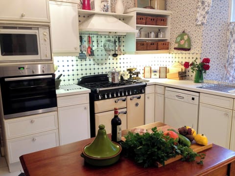 Large well-equipped kitchen | Dunvarlich House, Aberfeldy