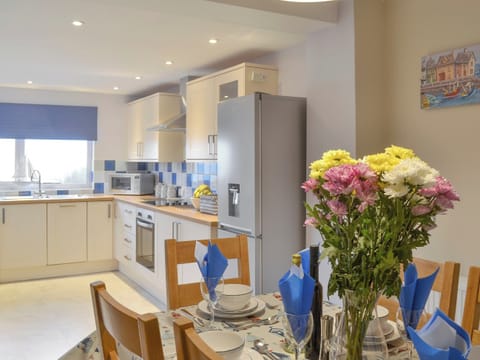 Dining area adjoins kitchen | Montrose, New Quay