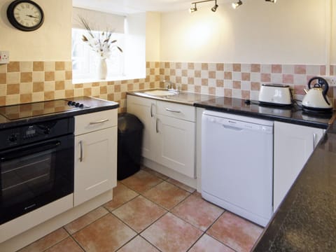 Kitchen | Deuglawdd Cottage, Aberdaron, nr. Pwllheli