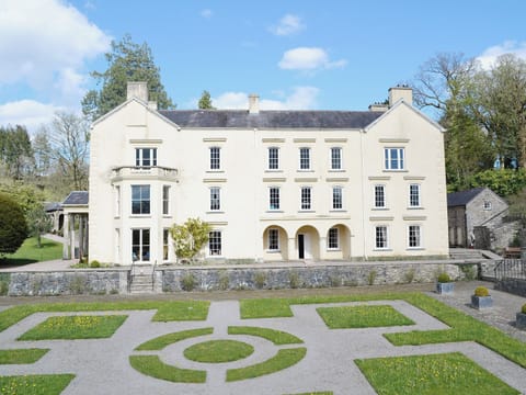Aberglasney Manor, nr. Tenby