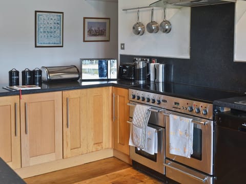 Kitchen | Glanrafon Isaf, Llanfaglan, Caernarfon
