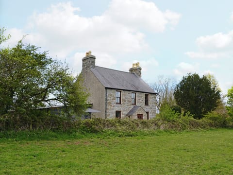 Traditional detached, stone farmhouse | Bettws y Gwynt, Llanbedrgoch, near Benllech