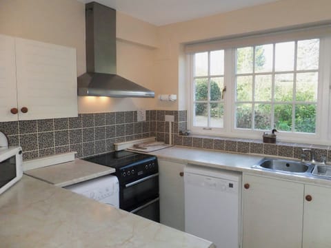 Kitchen | Monks Thatch Cottage, Otterton