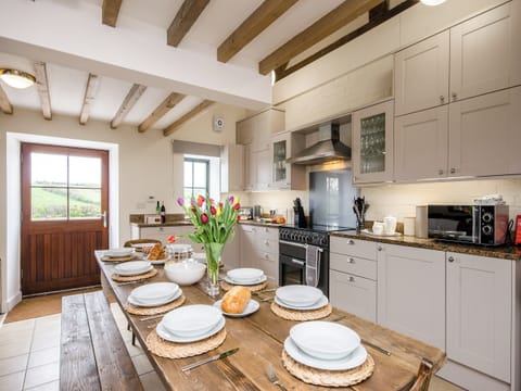 Kitchen and dining area | Valley View Barn - Bradbourne, Bradbourne, near Ashbourne