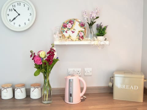 Delightful kitchen | Llifon, Bethesda Bach, near Caernarfon