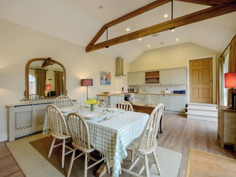 Spacious kitchen/diner | The Stables, Weedon, near Daventry