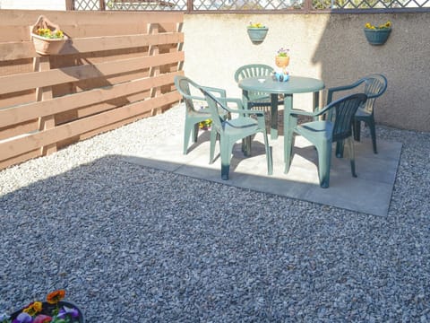 Enclosed courtyard with outdoor furniture | Oystercatcher, Embo, near Dornoch