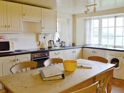 Kitchen/diner | Buckhood, Glenprosen, by Kirriemuir