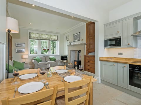 Beautifully decorated open plan living/dining room/kitchen | The Gatehouse at Beckfoot Hall, Kirkby Stephen, near Appleby