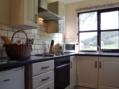 Open plan living space | Robin’s Retreat - Cwm Chwefru Cottages, Newbridge-on-Wye, near Builth Wells