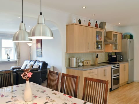 Well equipped kitchen | Lia Fail, Ballachulish, near Fort William