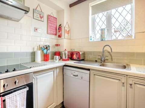 Kitchen | Ty Gwyn - Cefn Gorwydd Cottages, Gowerton, Gower