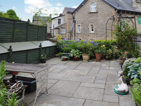 Sitting-out-area | The Savoy, Buxton