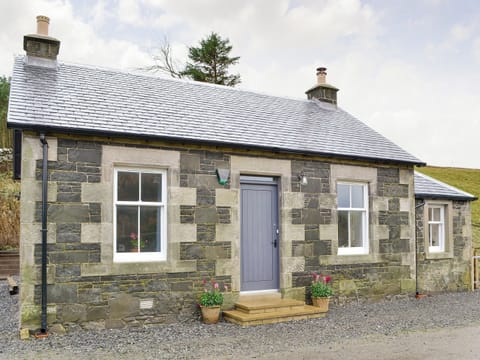 Attractive holiday home | Nettlebush Cottage - Drumelzier Place Farm, Drumelzier, near Peebles