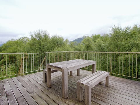 Spacious balcony ideal for dining al-fresco | Carness West, North Ballachulish, Glencoe