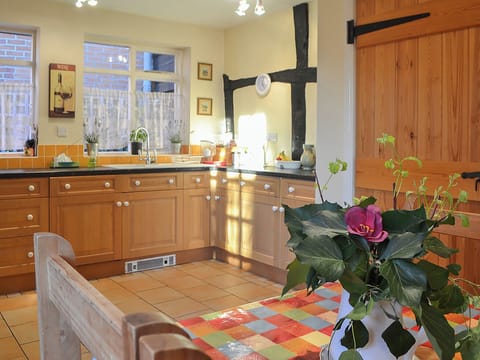 Kitchen with exposed woodwork and breakfast area | Tudor Cottage - Tudor Cottages, Romsey