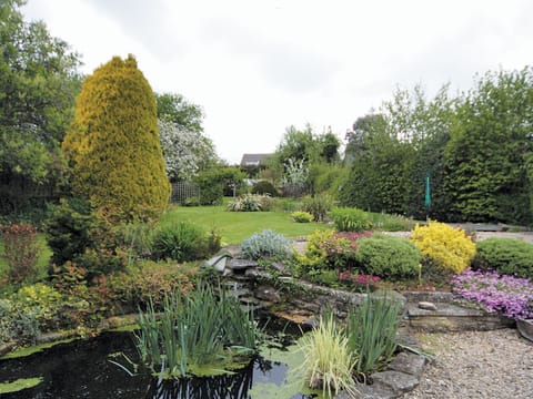 Oak Tree Cottage garden | Oak Tree Cottage, Brierley