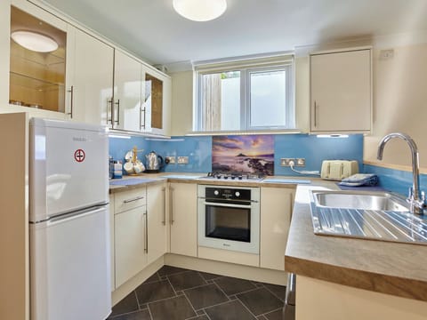 Kitchen/diner | Polgew Apartment - Polgew Suites, Marazion