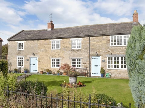 Traditional garden fronted holiday property | , 