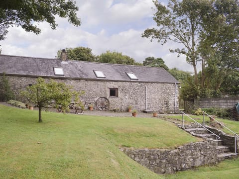 Attractive cottage with split level rear garden | Ty Christian, Caerwedros, near New Quay