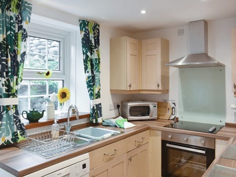Well equipped kitchen | Bumblebee Nook, Yanwath, near Pooley Bridge