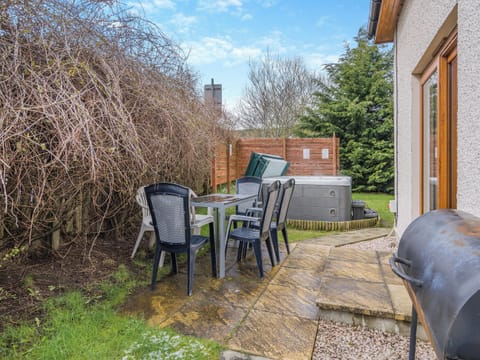 Outdoor area | Coire Cas - Allt Mor Cottages, Aviemore