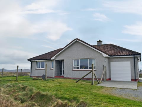 Delightful detached, single-storey cottage | Bute Cottage, Daliburgh, South Uist