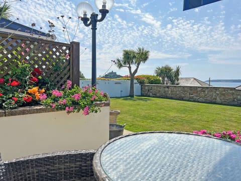 Sitting-out-area | Polgew Studio - Polgew Suites, Marazion