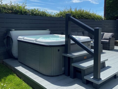 Hot tub | White Towers, Llandwrog, near Caernarfon